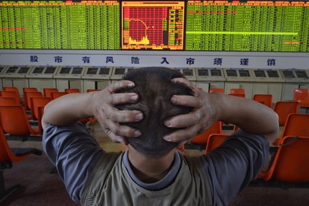 8月24日上海総合指数は再び8.49％急落した　（Getty Images）