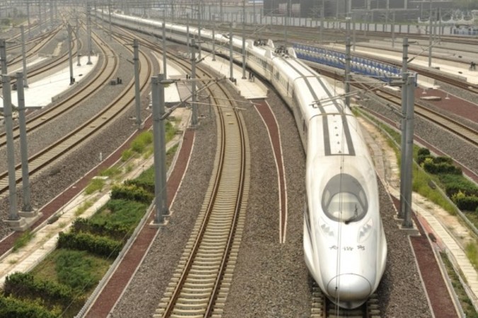 米鉄道会社エクスプレス・ウエストは中国企業との合弁解消を発表した。写真は北京南駅の高速鉄道(PETER PARKS / AFP)