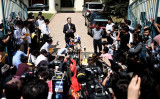 マレーシアのクアラルンプールで20日、金正男氏暗殺を受けて同国当局の措置として帰国させられる在マレーシア北朝鮮大使は、メディアの前でコメントを発表（MANAN VATSYAYANA/AFP/Getty Images）