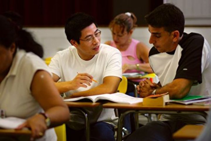 フロリダ州で英語を学ぶ新しい移民（Joe Raedle/Getty Images）