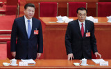 北京の人民大会堂で、3月5日～15日まで開かれた第12回全国人民代表大会。5日の開幕式に参加した習近平国家主席と李克強首相 （Lintao Zhang/Getty Images）
