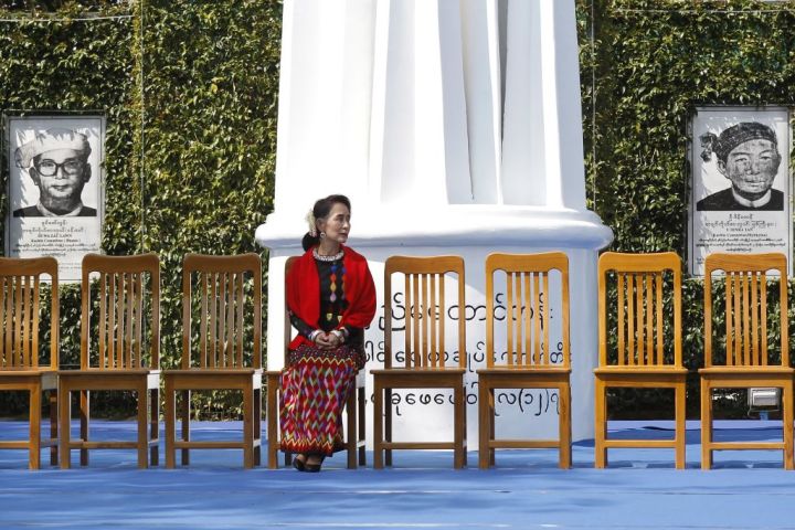2017年2月、ミャンマー南部パンロンで開かれた民族フォーラムに出席した、アウンサン・スーチー国家顧問(LAMIN TUN/AFP/Getty Images)