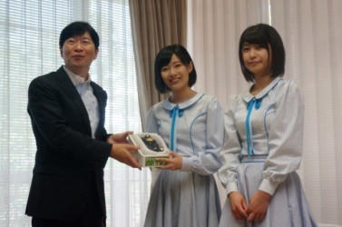 瀬戸内を中心に活動する「STU48」の岡山県出身メンバーの、張織慧さんと藤原あずささんが5月25日、伊原木知事を表敬訪問した。(岡山県)
