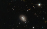 ぶつかり合う二つの銀河（ESA/Hubble & NASA）