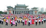 9月9日、平壌で、北朝鮮建国記念日の行事に参加する市民（KNS/AFP/Getty Images）