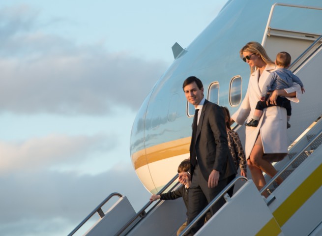 トランプ大統領の長女、イヴァンカ夫妻。(NICHOLAS KAMM/AFP/Getty Images)