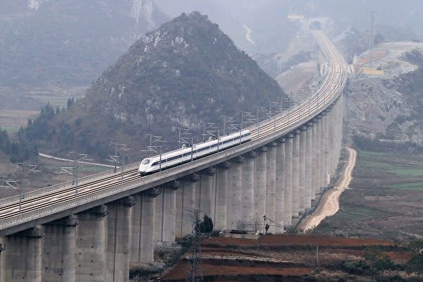 手抜き工事が発覚した上海と昆明を結ぶ滬昆高速鉄道。(大紀元資料室)