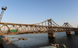 中国外交部はこのほど、中朝国境にある中朝友誼橋を修復するために近く臨時閉鎖すると発表した。（FREDERIC J. BROWN/AFP/Getty Images）
