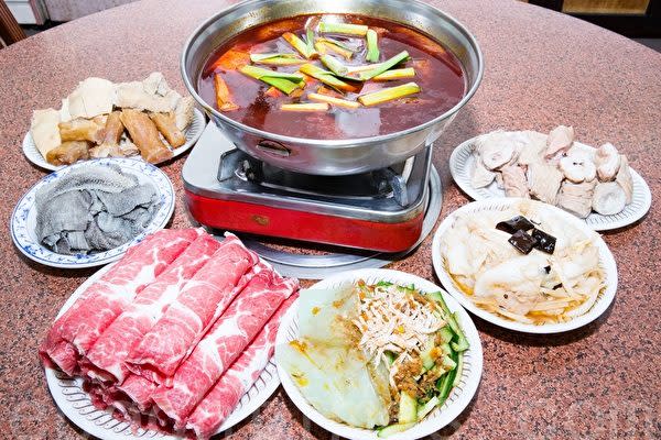 中国各地では近年売り上げ増を狙い、料理の中に麻薬成分のある「ケシの殻」を入れる飲食店が後を絶たない。写真は四川激辛火鍋。(大紀元)