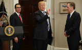 米国のムニューシン財務長官（左）、トランプ大統領（中）とライトハイザー通商代表（右）。（Chip Somodevilla/Getty Images）