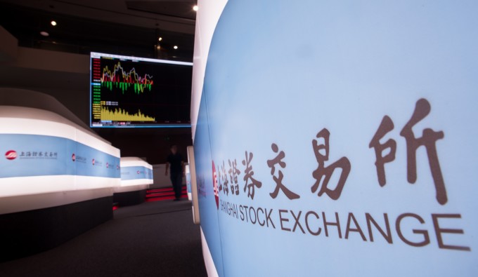 中国上海証券取引所 （JOHANNES EISELE/AFP/Getty Images）