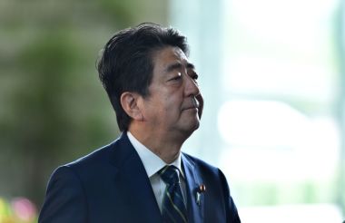 7月2日、首相官邸にて安倍晋三首相(KAZUHIRO NOGI/AFP/Getty Images)