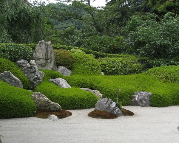 静寂が漂う日本庭園。海外観光客にも人気だ（Pixabay）