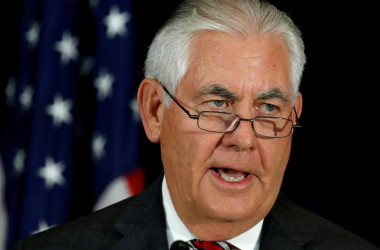 9月17日、ティラーソン米国務長官(写真)は、米国は適切な条件の下で、地球温暖化対策の国際枠組み「パリ協定」にとどまる可能性があるとの認識を示した。6月撮影(2017年 ロイター/Kevin Lamarque)