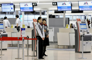 日本時間28日夜、世界各地の空港でコンピューターシステムの故障で、搭乗手続きができなくなる事故が起きた。(YOSHIKAZU TSUNO/AFP/Getty Images)