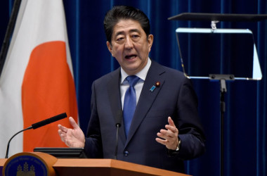 9月25日、首相官邸で、衆議院解散の決定について語る安倍総理大臣（TORU YAMANAKA/AFP/Getty Images）
