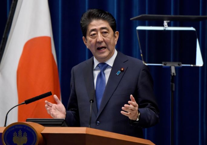 9月25日、首相官邸で、衆議院解散の決定について語る安倍総理大臣（TORU YAMANAKA/AFP/Getty Images）