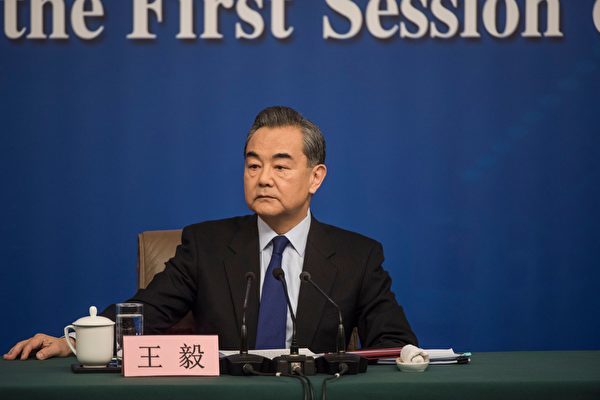 中国外交部の王毅・部長（64）は8日の記者会見において、日本に好感を持つ国民、いわゆる「精日分子」について、「中国人の堕落者だ」と発言した。（DUFOUR/AFP/Getty Images）