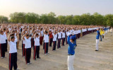 法輪功を練習するインドの学生たち（明慧ネット）
