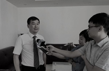 米人権団体は、中国臓器移植界の権威で北京清華長庚医院の董家鴻・執行院長(左)が法輪功学習者への臓器強制摘出に関与していると批判した(大紀元資料室)
