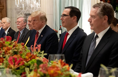 12月1日、米国のトランプ大統領と中国の習近平国家主席がアルゼンチンで首脳会議を行い、米中貿易摩擦をめぐって一定の歩み寄りをみせた(SAUL LOEB/AFP/Getty Images)