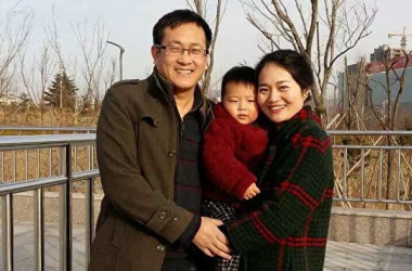 中国当局は28日、拘束中の人権弁護士、王全璋氏に懲役4年6カ月の実刑判決を言い渡した(王全璋氏の妻、李文足氏のツイッターより)