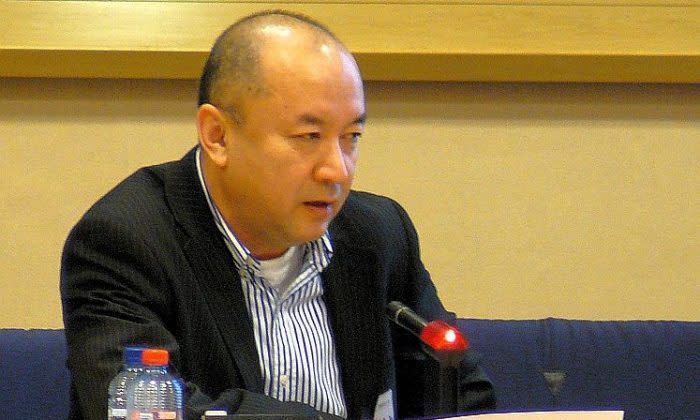 中国新疆ウイグル自治区のウルムチの病院で外科医だったアニワル・トフティ(Enver Tohti)氏。同氏は最近、新疆の「再教育キャンプ」の収容者が、臓器移植センターのある沿岸部の刑務所に移送されているとメディアの取材で述べた(Epoch Times)