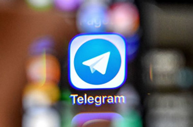 チャットアプリのTelegram(テレグラム)は12日夜、中国発とみられる大規模なサイバー攻撃を受けていると発表した(YURI KADOBNOV/AFP/Getty Images)