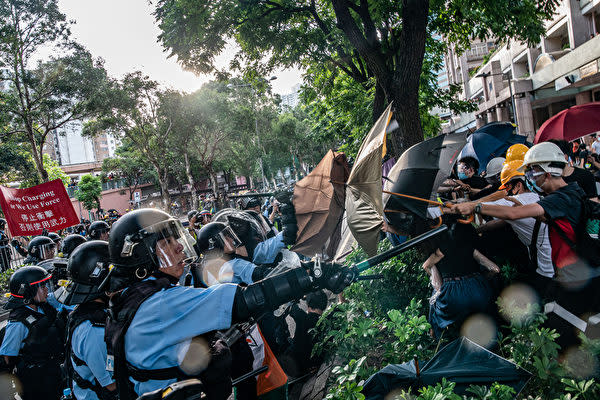 7月13日に香港の上水地区で行われたデモ。（Anthony Kwan/Getty Images）