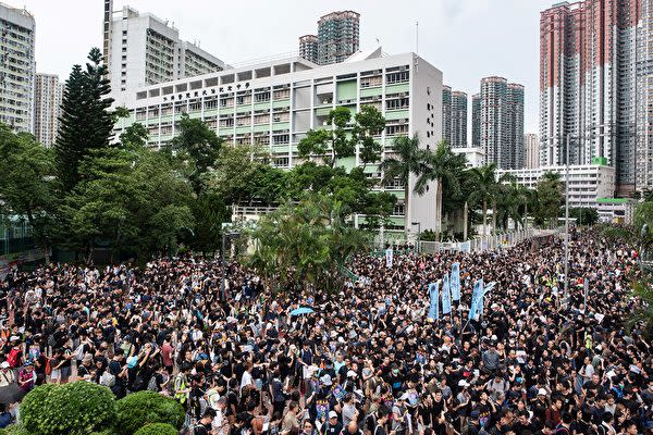 8月4日香港市民約15万人が新界西貢区将軍澳で行われた大規模な抗議デモに参加した（Getty Images）