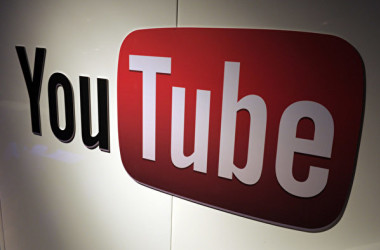 米メディアによると、多くのネットユーザーはYouTubeに対して、中国政府系メディアが掲載した香港デモを批判する広告を取り下げるよう求めている(ERIC PIERMONT/AFP/Getty Images)