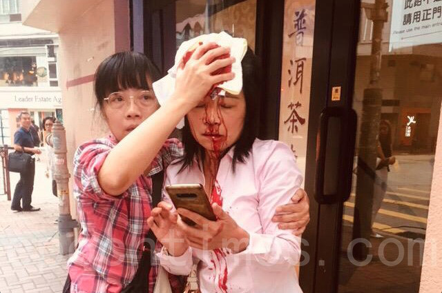 9月24日、香港に住む法輪功学習者の廖秋生さんは正体不明の男2人に襲撃された（安帕/大紀元）