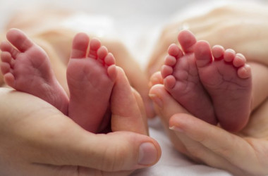 ダウン症の双子の赤ちゃんがsnsで世界中を勇気づける