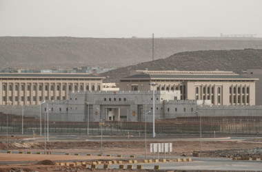 ジブチのドラレ多目的港の隣に建設された中国軍の基地。2018年7月撮影(GettyImages)