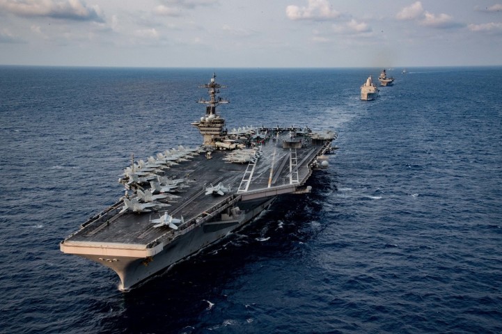 3月15日、中国南部海域を航行する米海軍第7艦隊の空母打撃群（US Pacific Fleet）