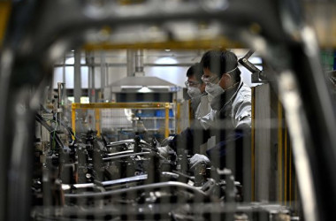 中共肺炎が猛威を振るう中の中国製造業の工場（NOEL CELISAFP via Getty Images）