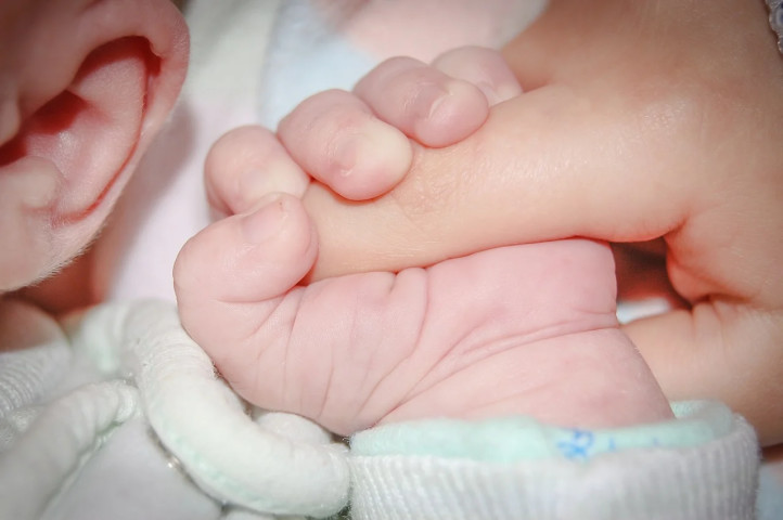 妊娠25週目で生まれた女の子の赤ちゃん 無事退院