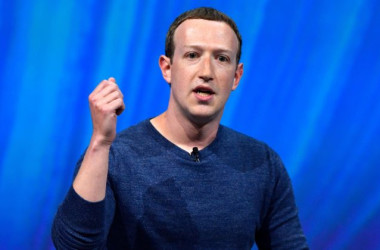 2018年5月24日、パリを訪れたフェイスブックのCEO、マーク・ザッカーバーグ氏(Gerard Julien/AFP/Getty Images)