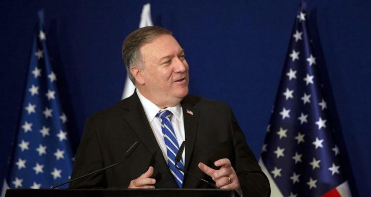 イスラエルのエルサレムでイスラエルのベンジャミン・ネタニヤフ首相との共同演説の際に演説するポンペオ米国務長官=2020年11月19日(Maya Alleruzzo/Pool via Reuters)