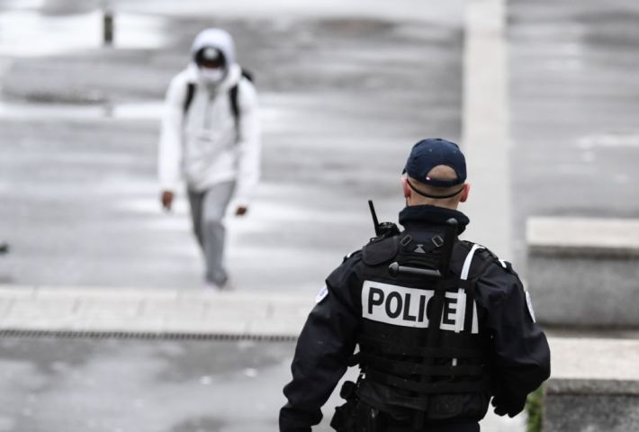 パトロールを行うフランス警察（ALAIN JOCARD/AFP via Getty Images）