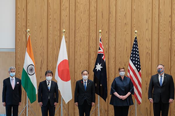 2020年10月6日、東京で開催されていた日米豪印4カ国首脳会合の写真(NICOLAS DATICHE/POOL/AFP via Getty Images)