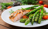 食事の改善により、血液をきれいにすることが血管の保護につながります。（Shutterstock）