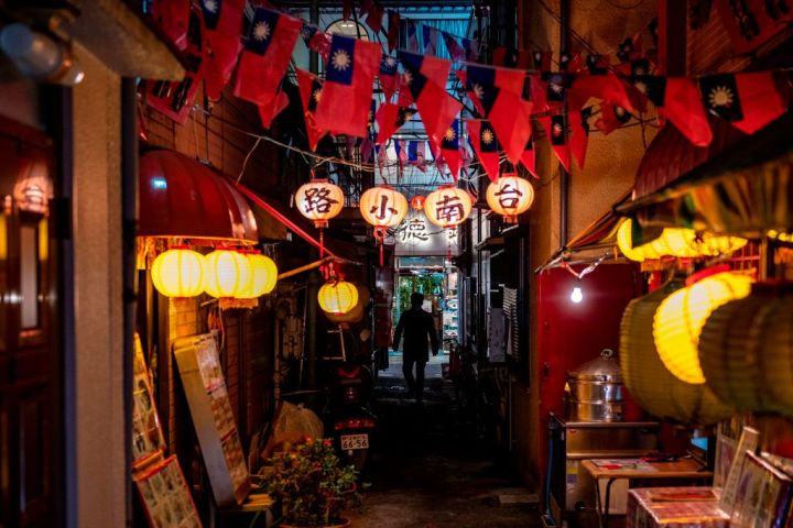 中華民国の旗を飾って旧正月を迎える横浜中華街。2021年2月撮影（Photo by PHILIP FONG/AFP via Getty Images）