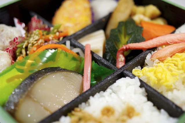 日本料理。(中国語記事に写真がないようなので、なにか日本料理の写真を探して入れてください)