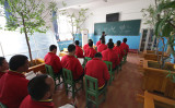 新疆ウイグル自治区ホータン地区の郊外にある再教育収容所＝2019年4月27日（Shutterstock）