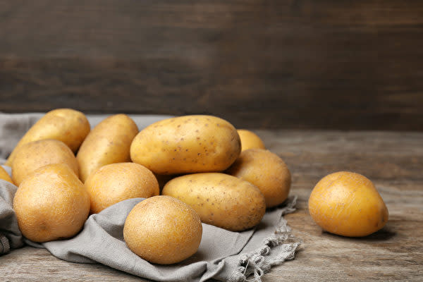 (写真1)ジャガイモは、カロリーが比較的低くて栄養豊富。ダイエットに適した食材です。(Shutterstock)
