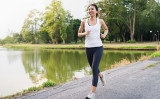 ゆっくり走るジョギングは、ダイエットに最適。初心者でも1～2週間後から効果が現れます。（Shutterstock）