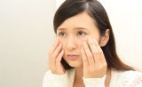 虚血は、顔色がくすみ、老化したような印象を与えます。（Shutterstock）