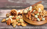 適量のナッツ類を毎日食べることで、ガンの発生を抑制できると言われています。（Shutterstock）