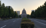 夕暮れ時の国会議事堂（王文亮）